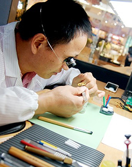 本杰明·托马斯-鹿城区天梭维修服务中心制表师